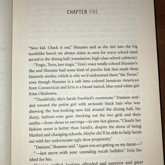 Book two House of Night series  Betrayed by P.C.Cast + Kristin Cast - Picture 6 of 7